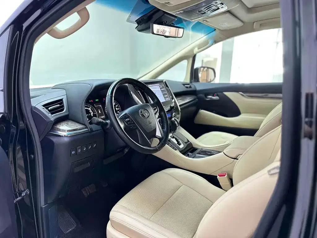 Toyota Vellfire — фото 5