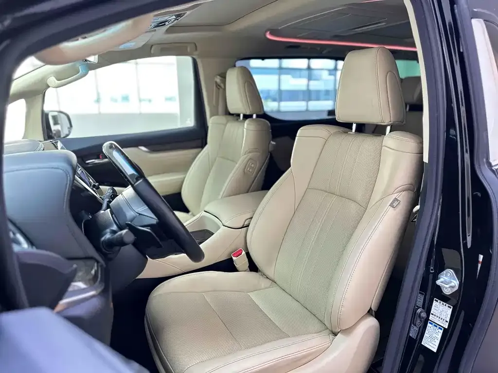 Toyota Vellfire — фото 10