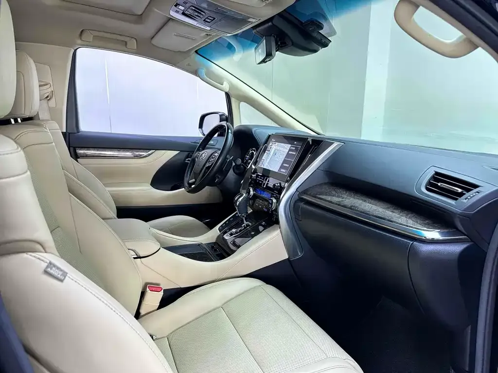 Toyota Vellfire — фото 9