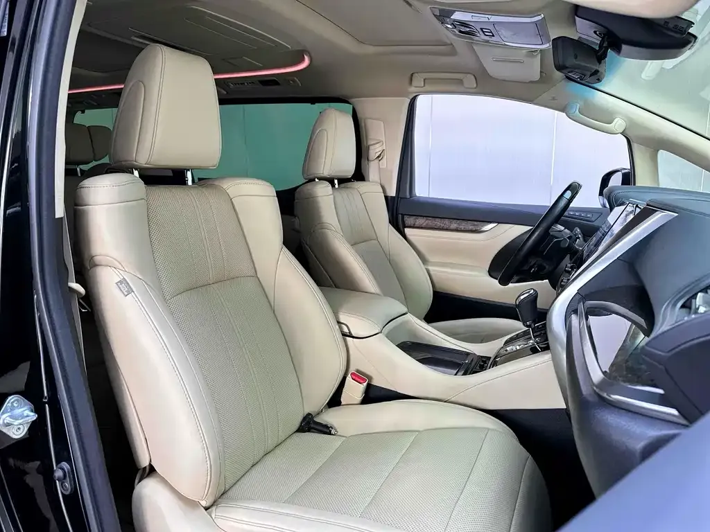 Toyota Vellfire — фото 6