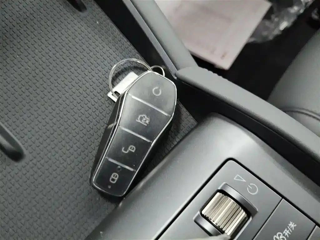 BYD Qin L — фото 10