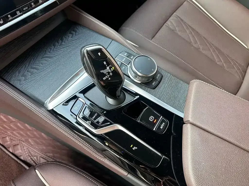BMW 5 Series — фото 4