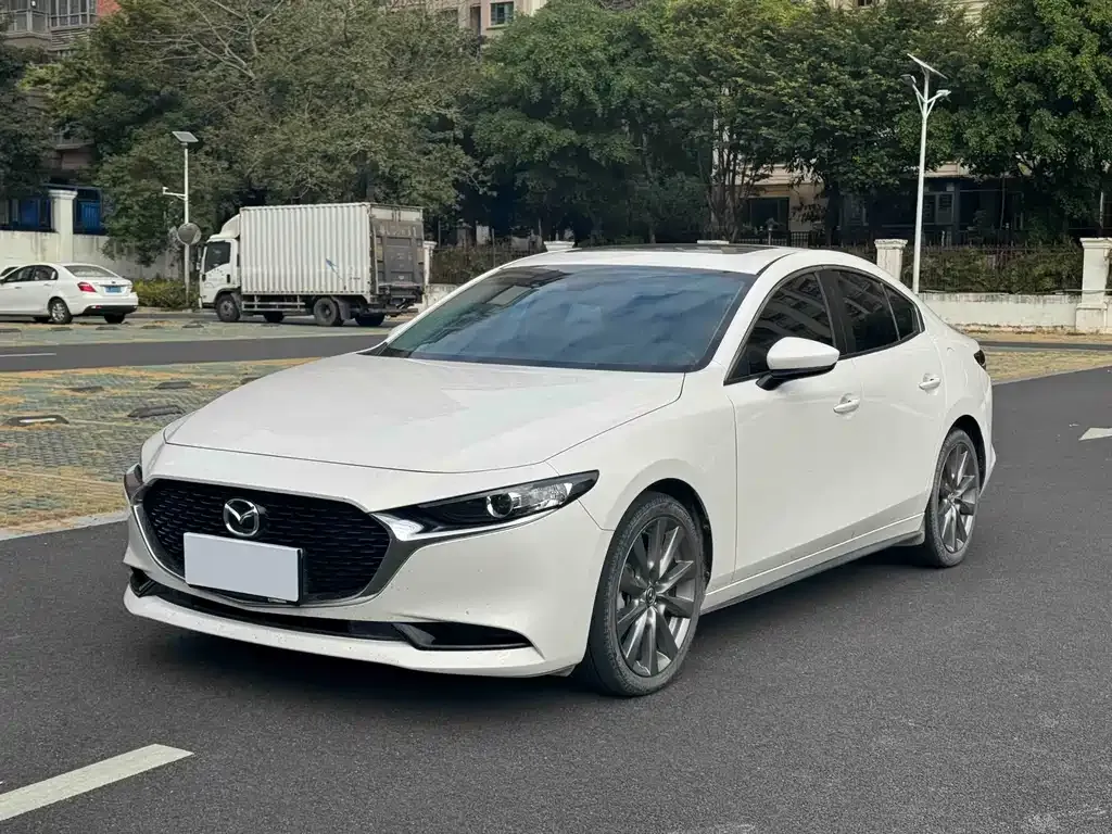 Mazda 3 Axela — фото 1