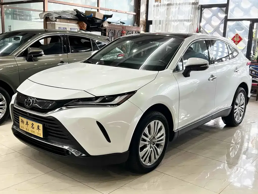 Toyota Harrier — фото 1