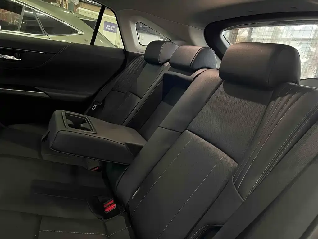 Toyota Harrier — фото 2
