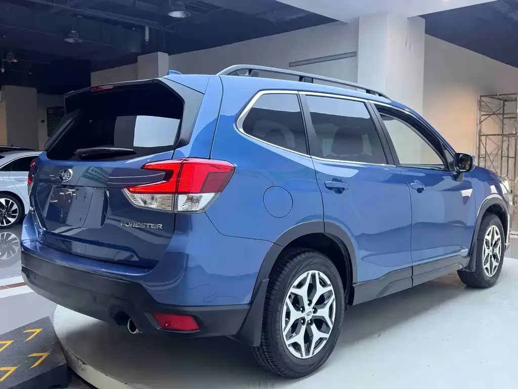 Subaru Forester — фото 5