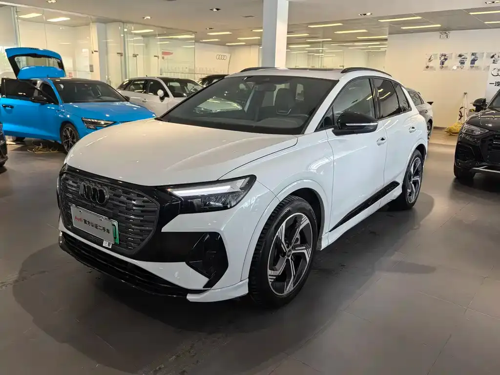 Audi Q4 e-tron — фото 1