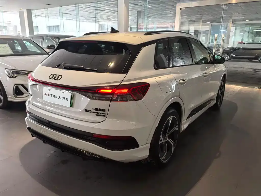 Audi Q4 e-tron — фото 10