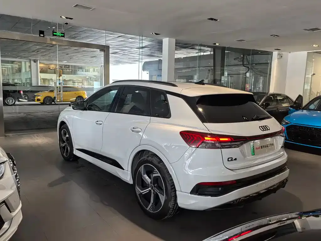 Audi Q4 e-tron — фото 8