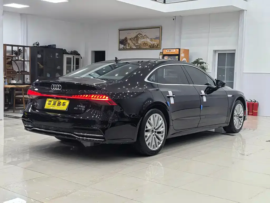 Audi A7L — фото 9