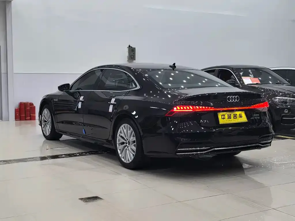 Audi A7L — фото 7