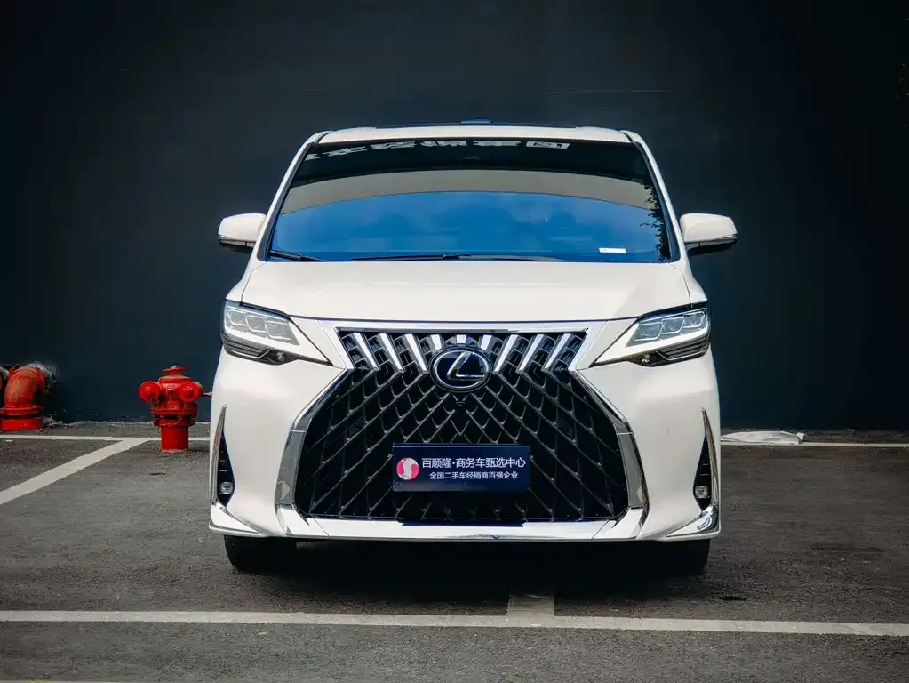 Lexus LM — фото 7