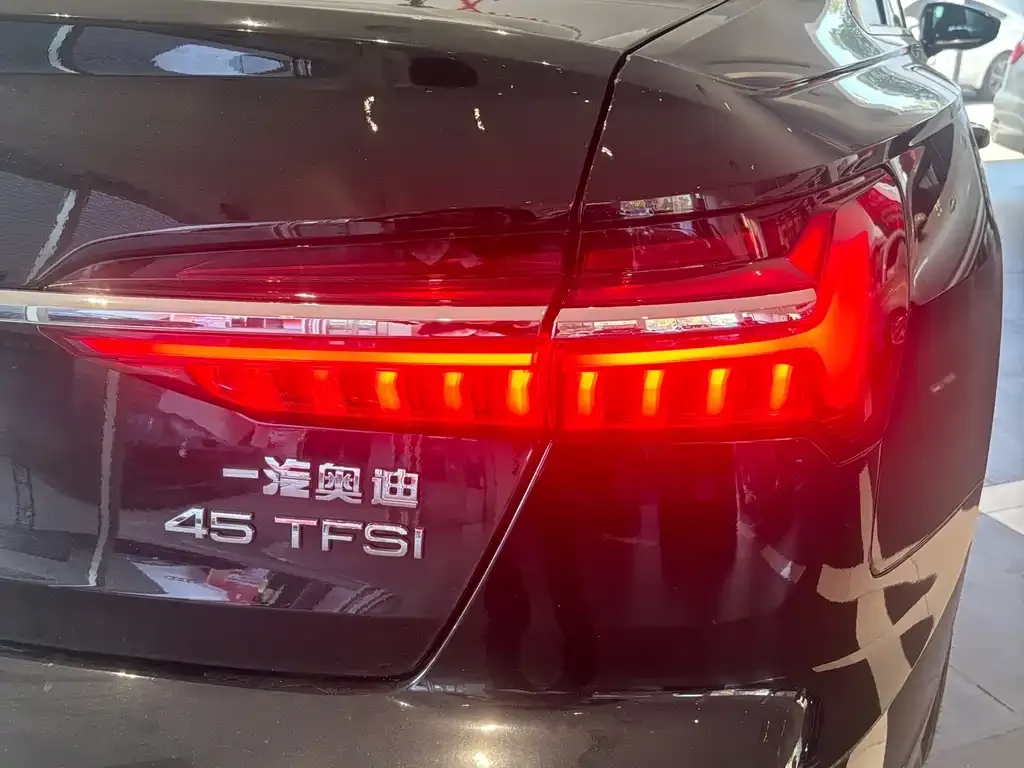 Audi A6L — фото 6