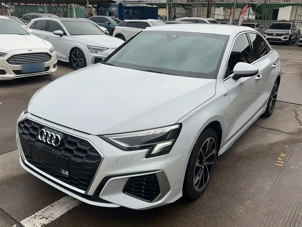 Audi A3 — фото 1