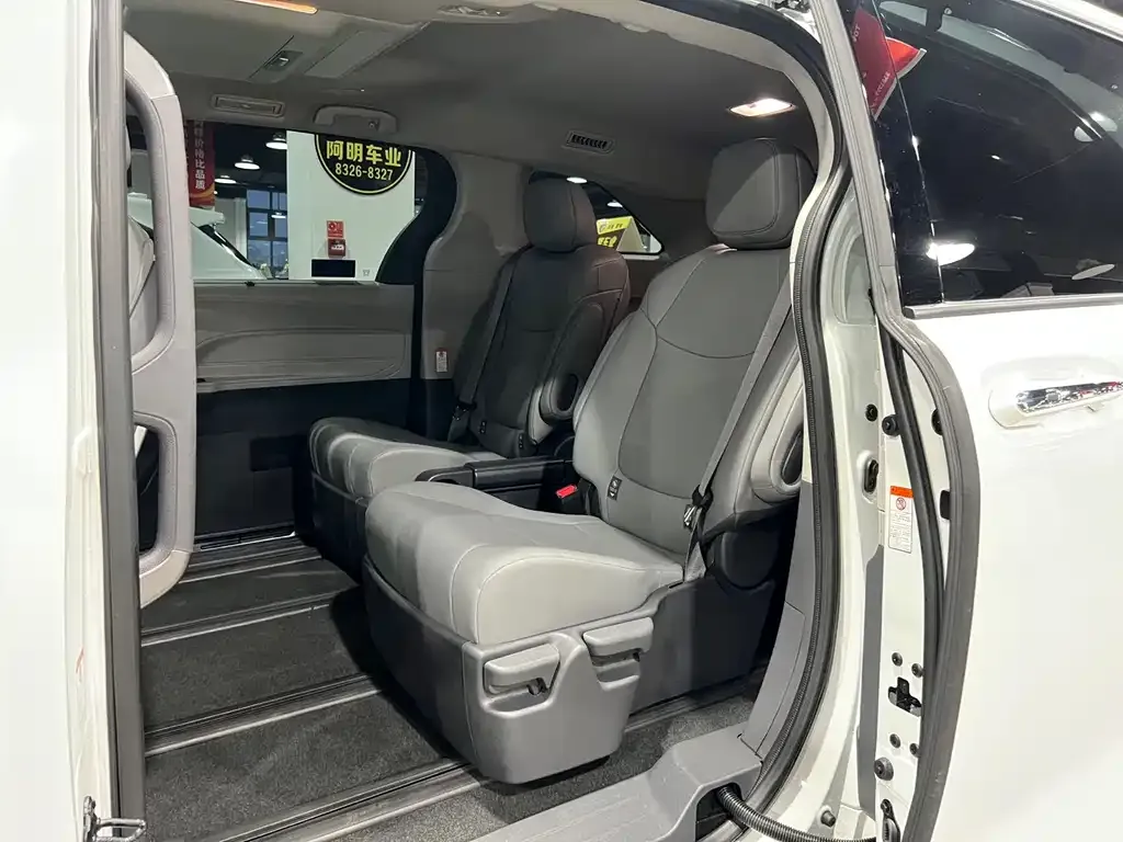Toyota Granvia — фото 5