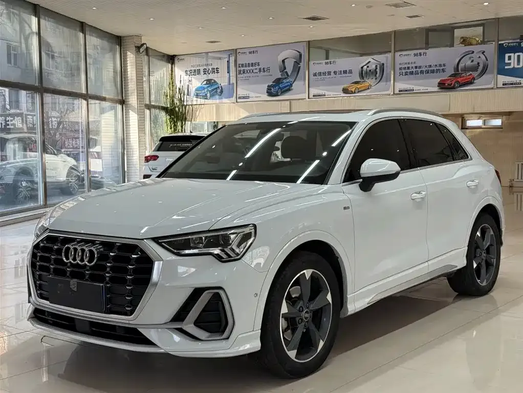 Audi Q3 — фото 1