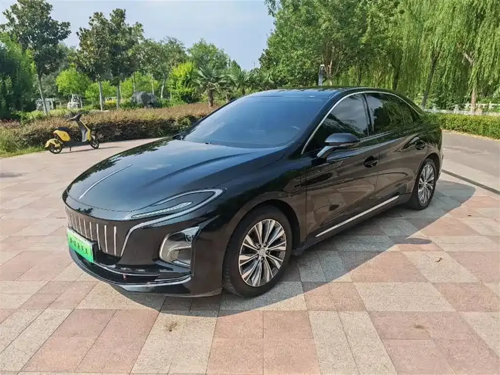 Hongqi E-QM5 — фото 1
