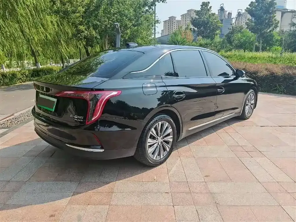 Hongqi E-QM5 — фото 7