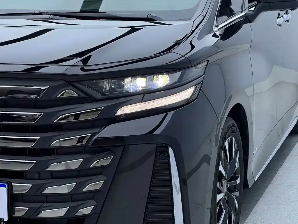 Toyota Vellfire — фото 9