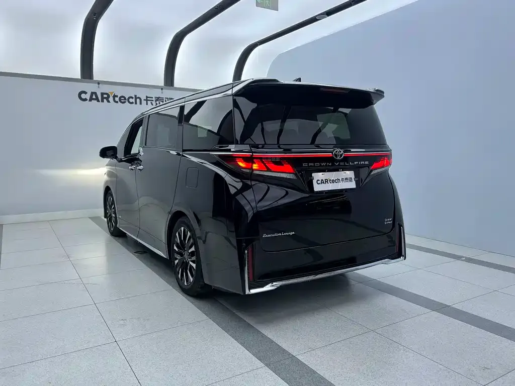Toyota Vellfire — фото 8