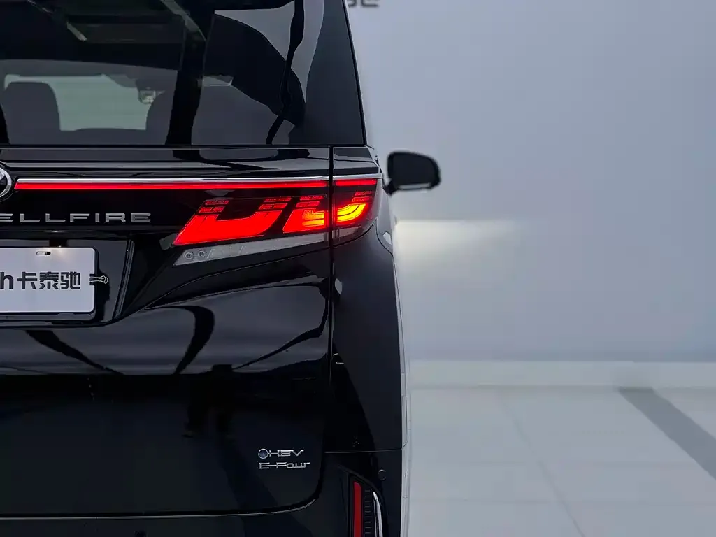 Toyota Vellfire — фото 4