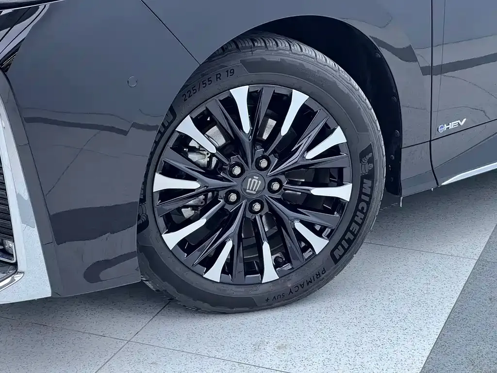Toyota Vellfire — фото 10