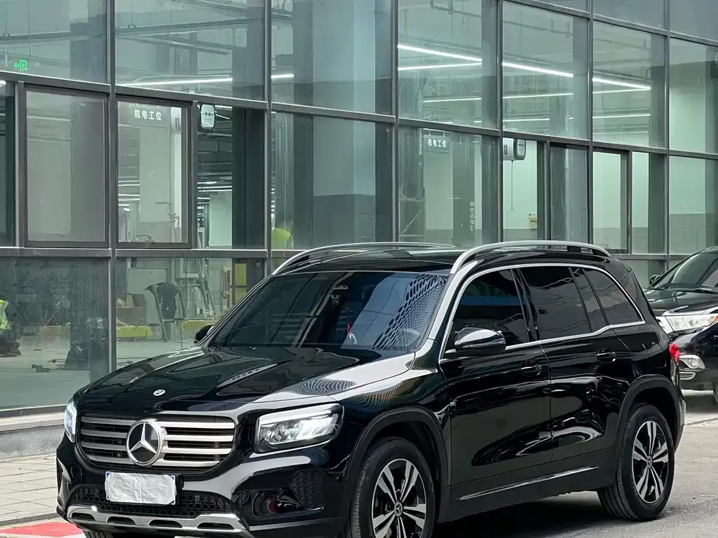 Mercedes-Benz GLB — фото 1