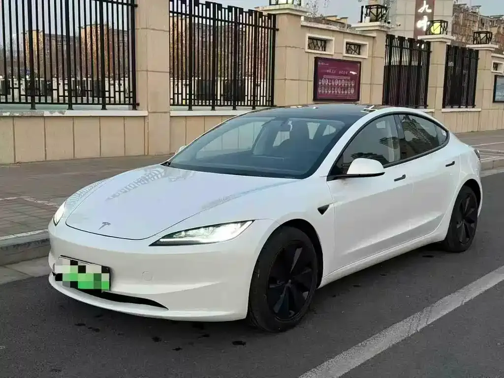 Tesla Model 3 — фото 1