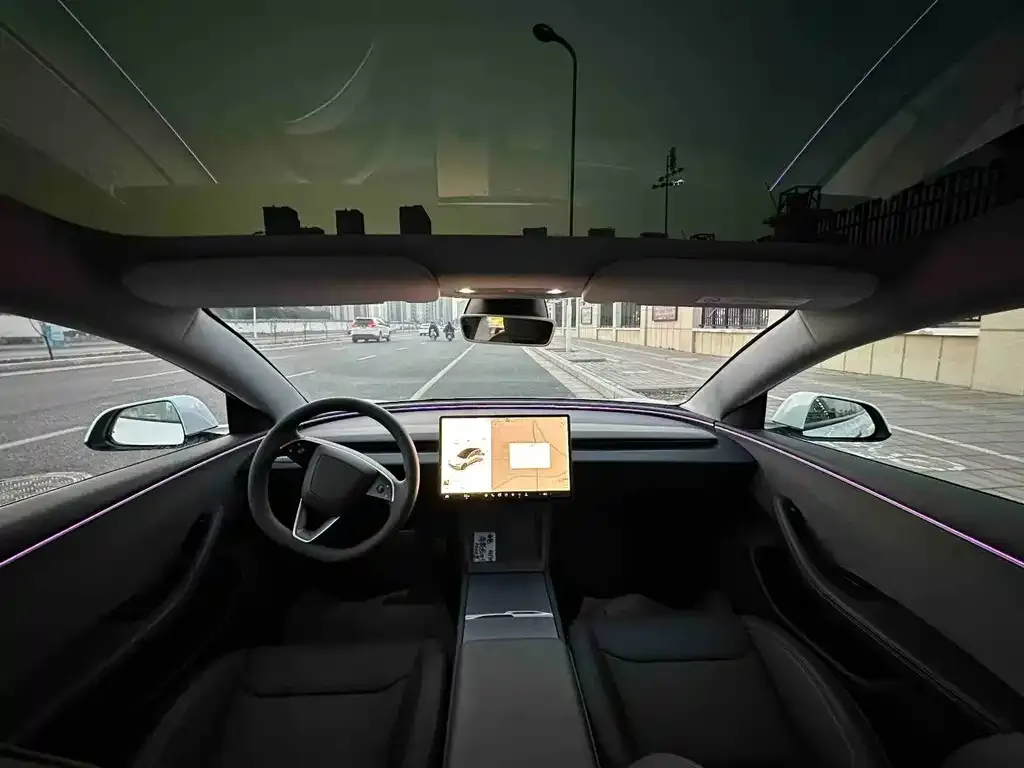 Tesla Model 3 — фото 3