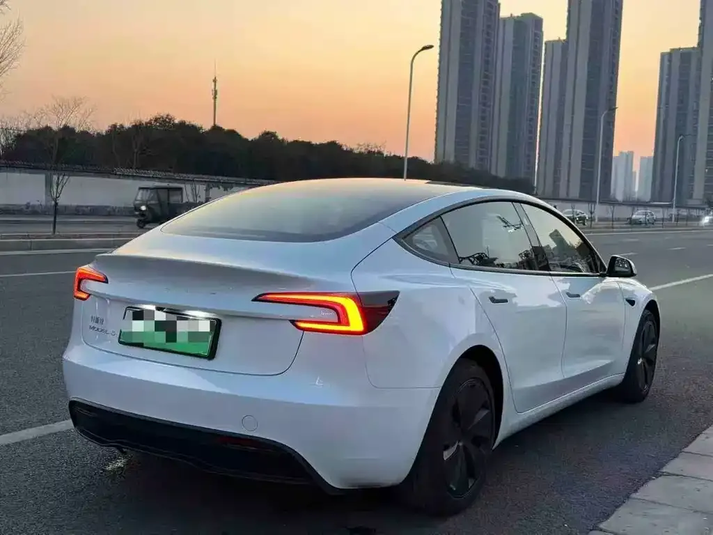 Tesla Model 3 — фото 5