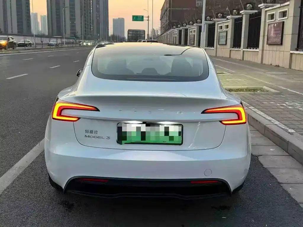 Tesla Model 3 — фото 4