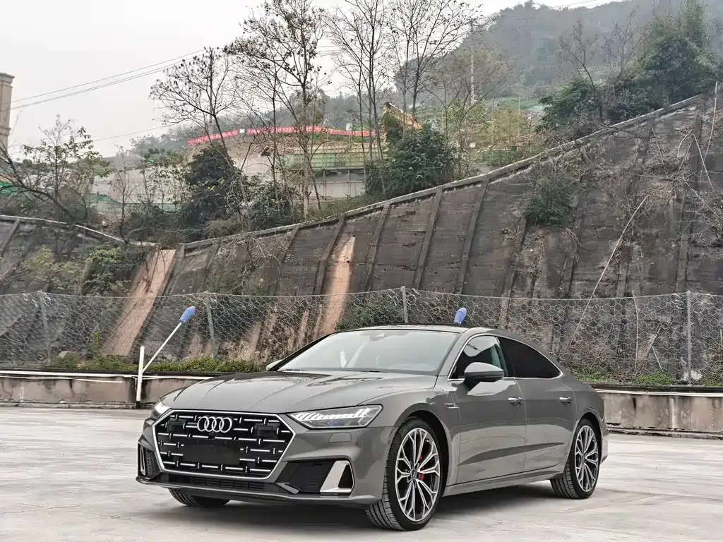 Audi A7L — фото 1