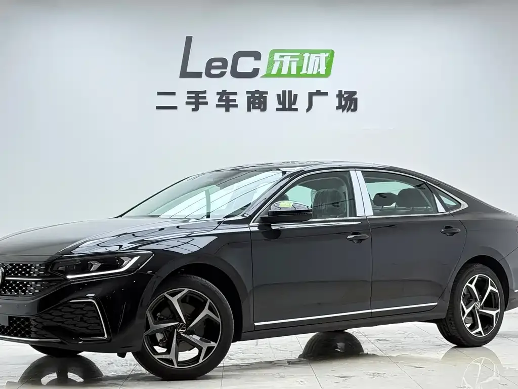Volkswagen Passat — фото 1