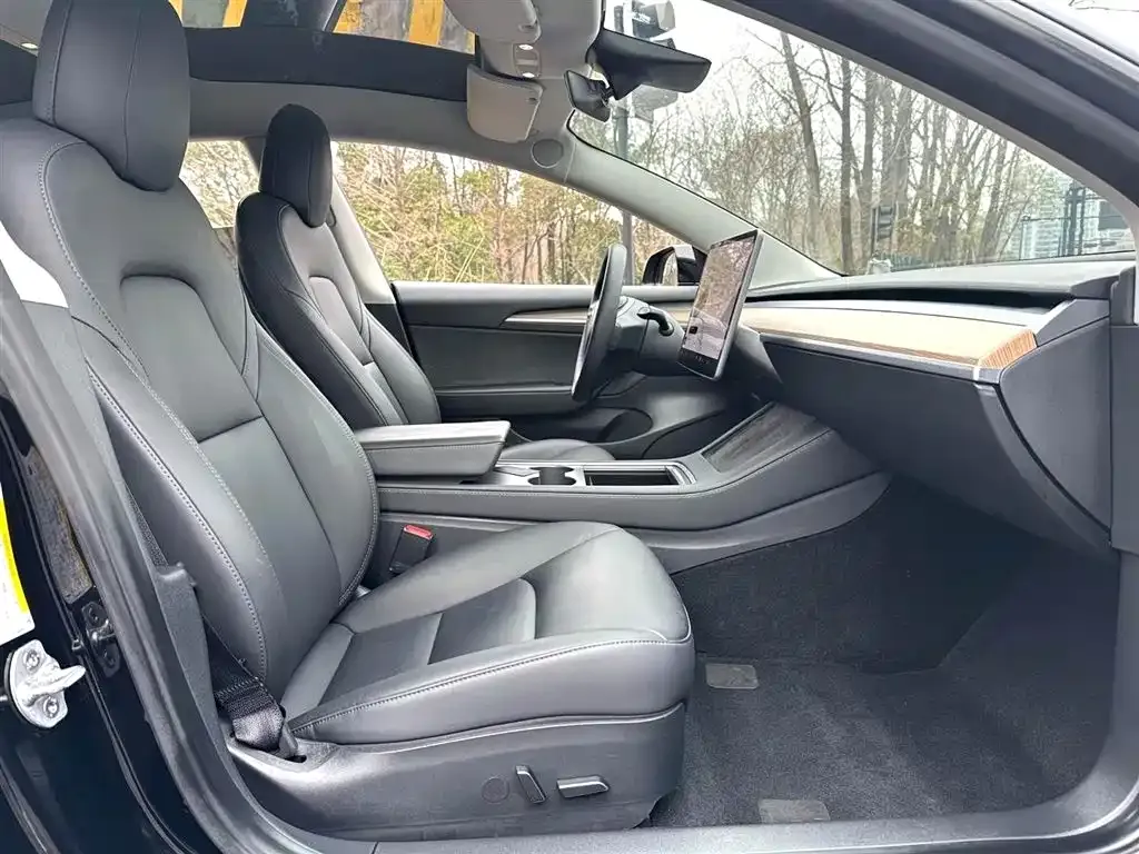 Tesla Model 3 — фото 4