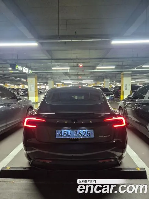 Tesla Model 3 — фото 1