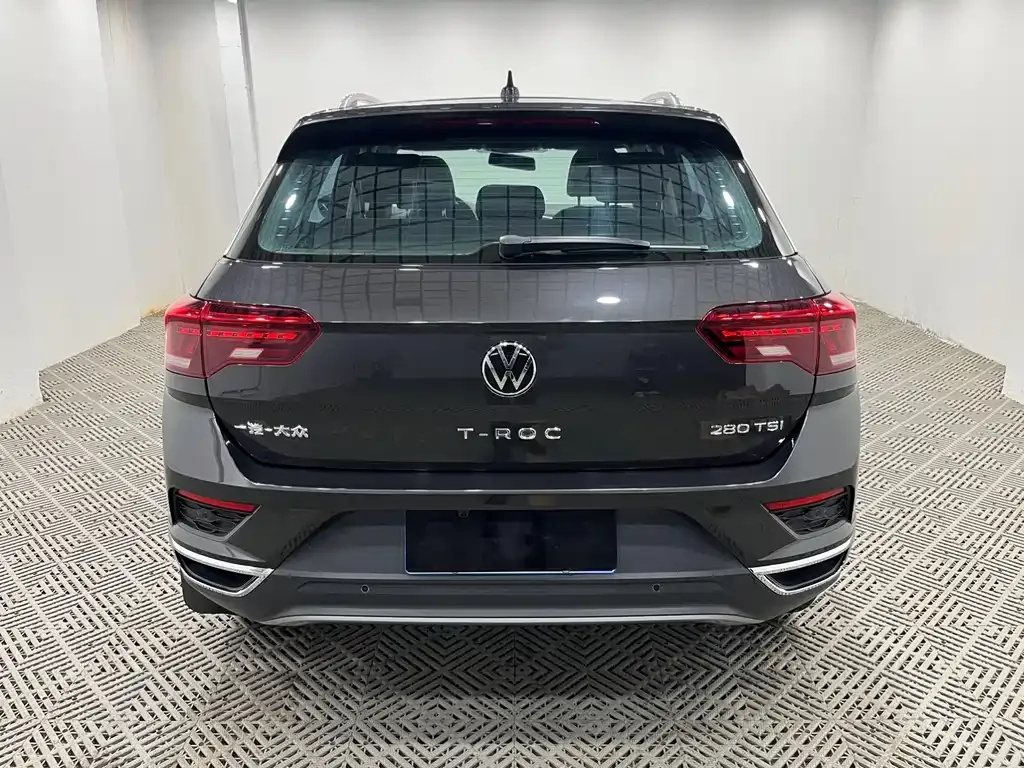 Volkswagen T-Roc — фото 8