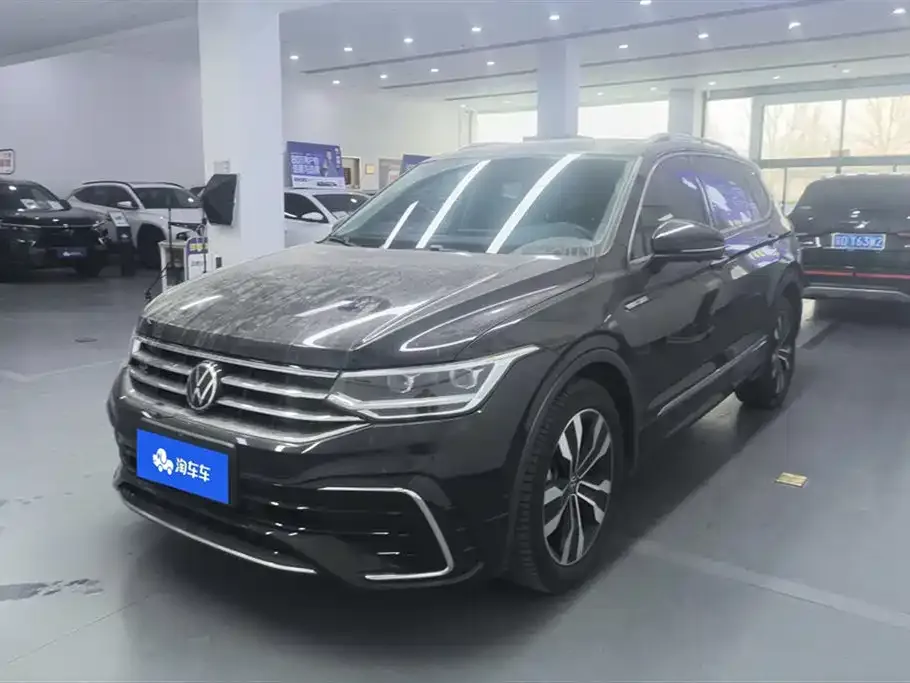 Volkswagen Tiguan L — фото 1