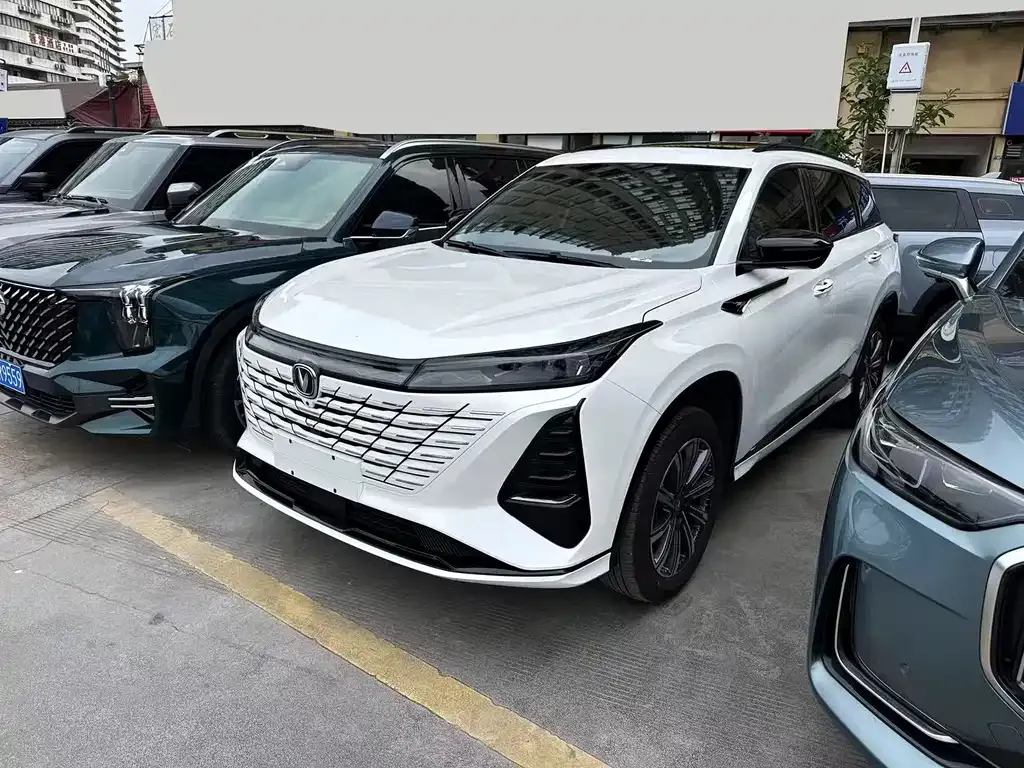 Changan CS75PLUS — фото 1