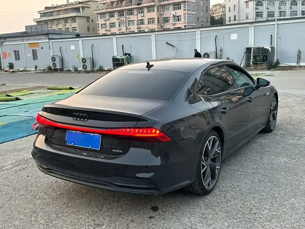 Audi A7L — фото 2