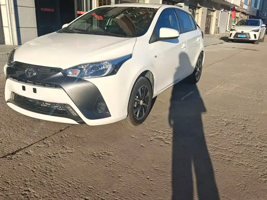 Toyota Yaris L — фото 8