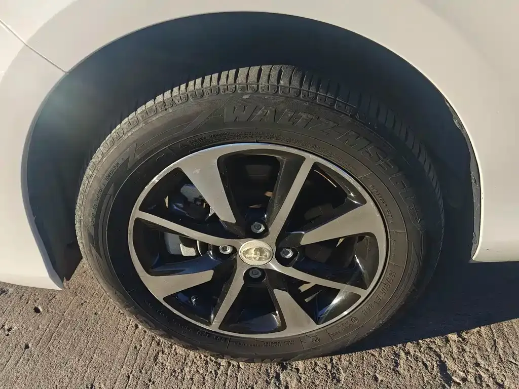Toyota Yaris L — фото 7