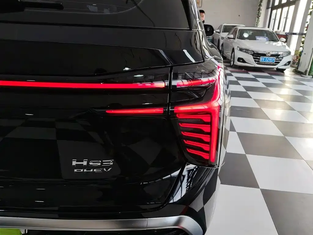 Hongqi HS3 PHEV — фото 2