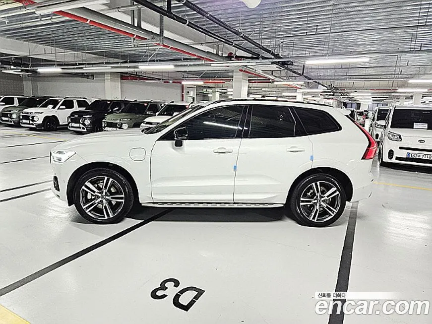 Volvo XC60 — фото 10