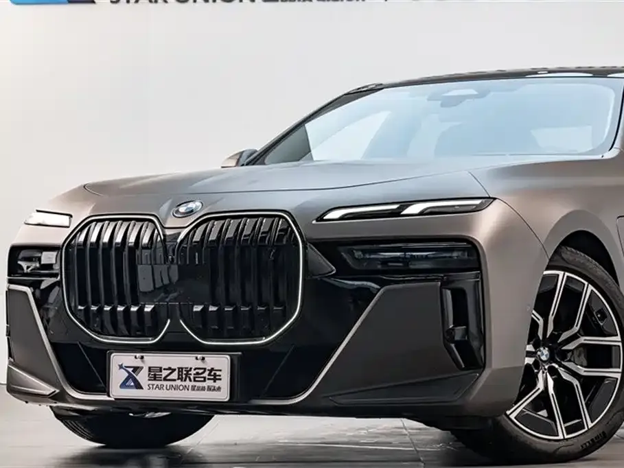BMW i7 — фото 4