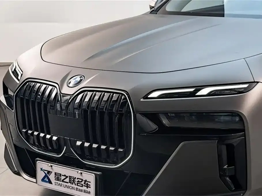 BMW i7 — фото 7