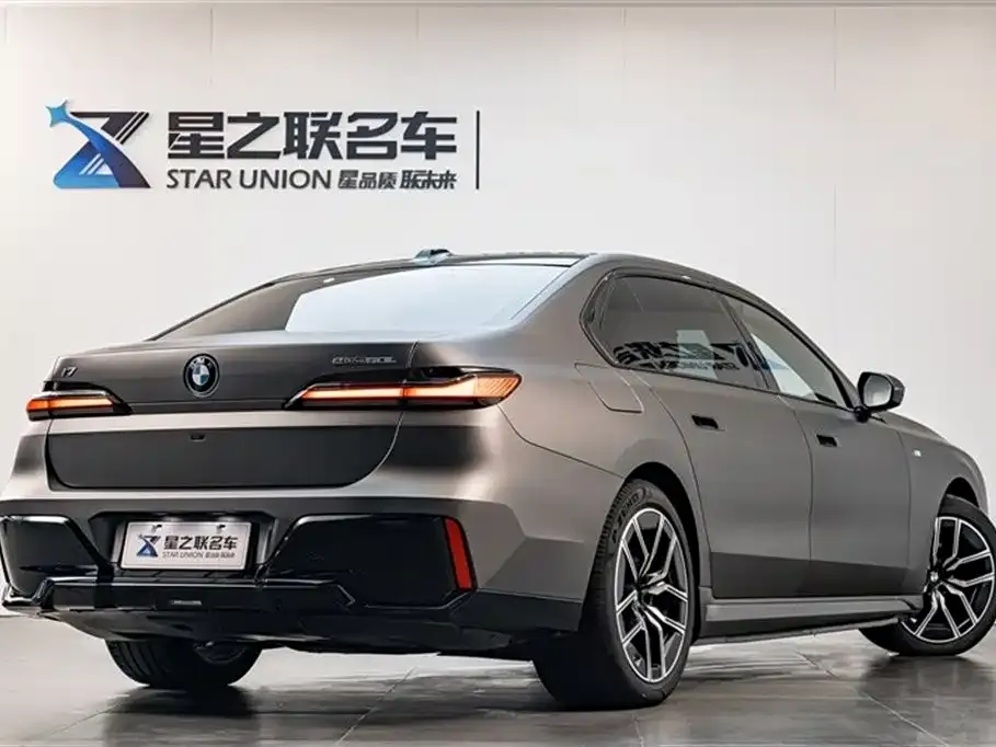 BMW i7 — фото 9