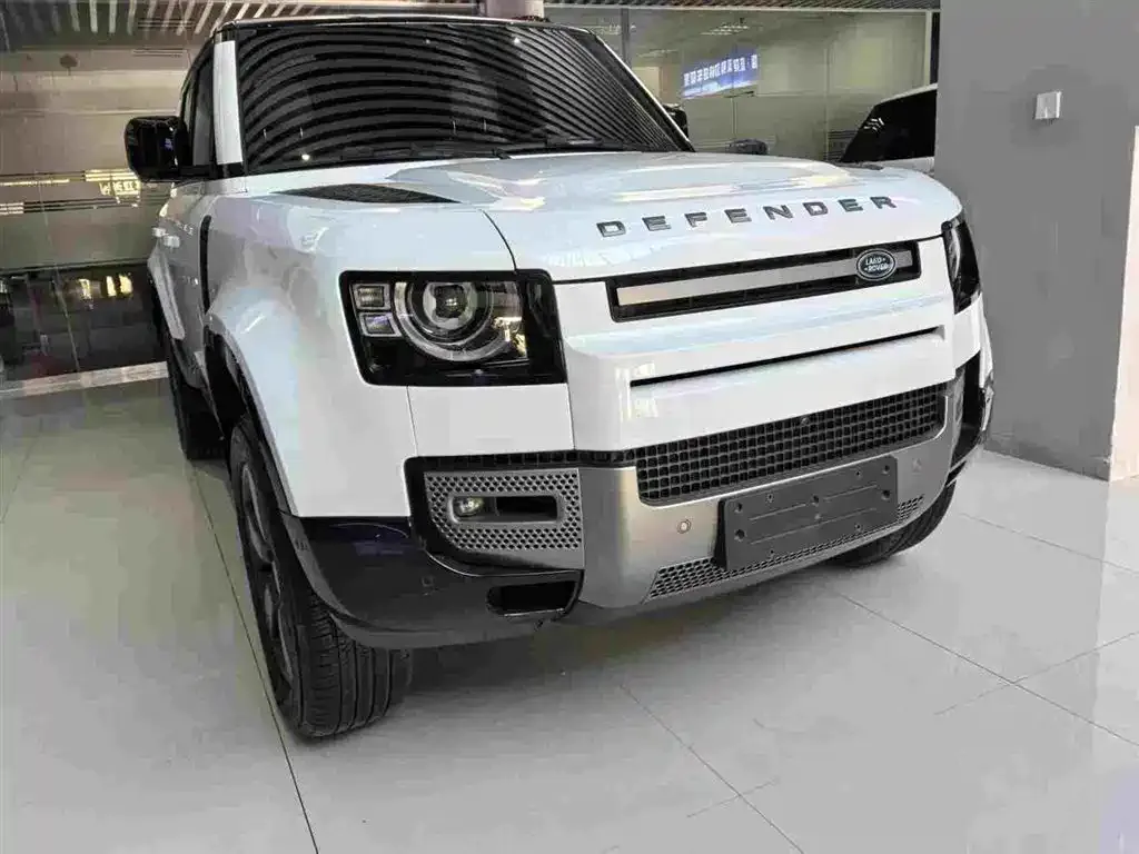 Land Rover Defender — фото 1