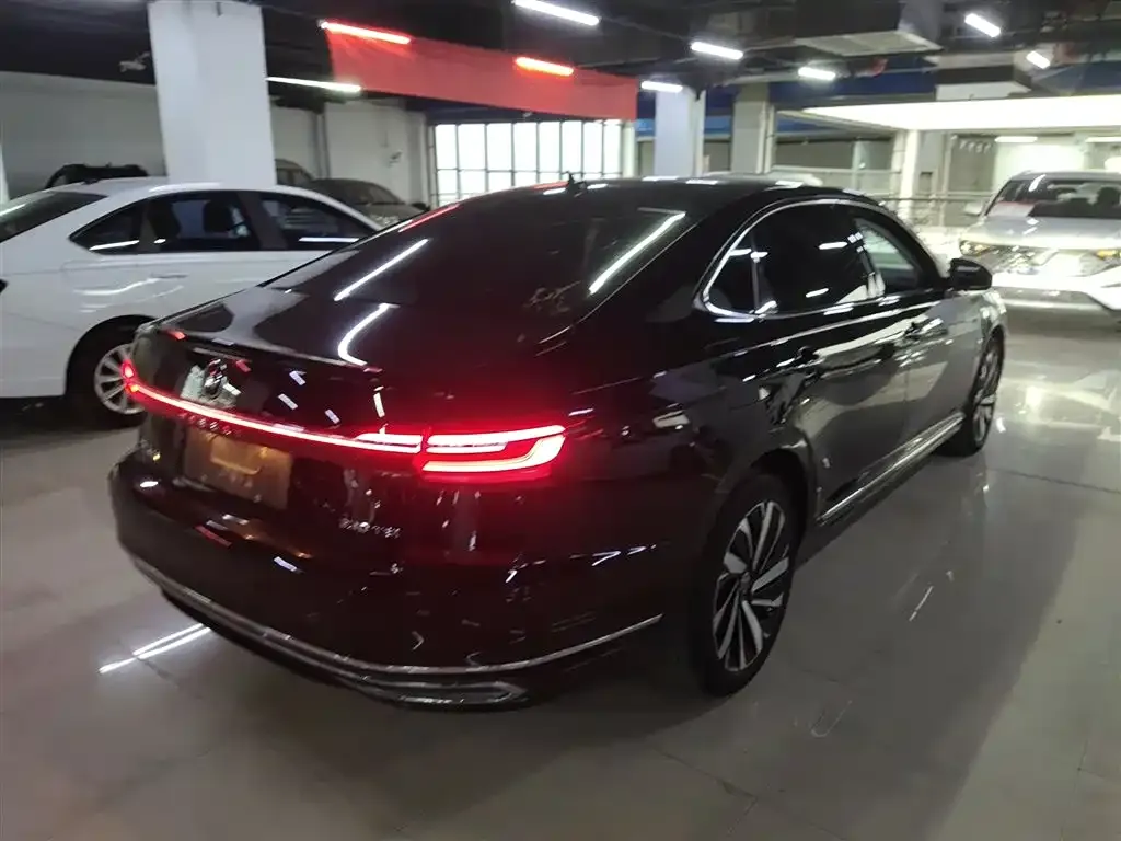 Volkswagen Passat — фото 6