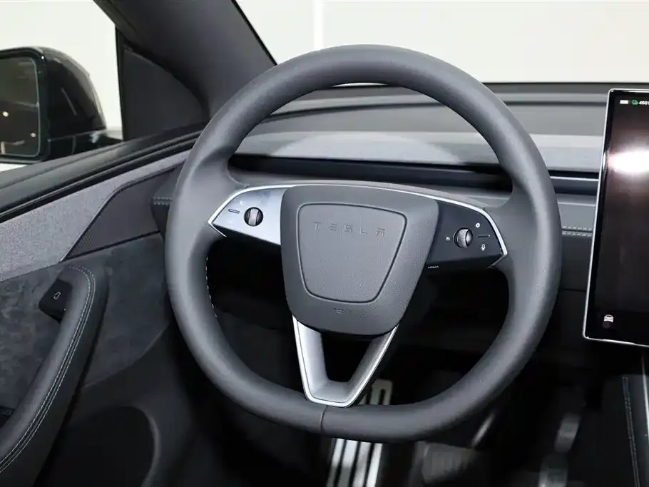 Tesla Model Y L — фото 9