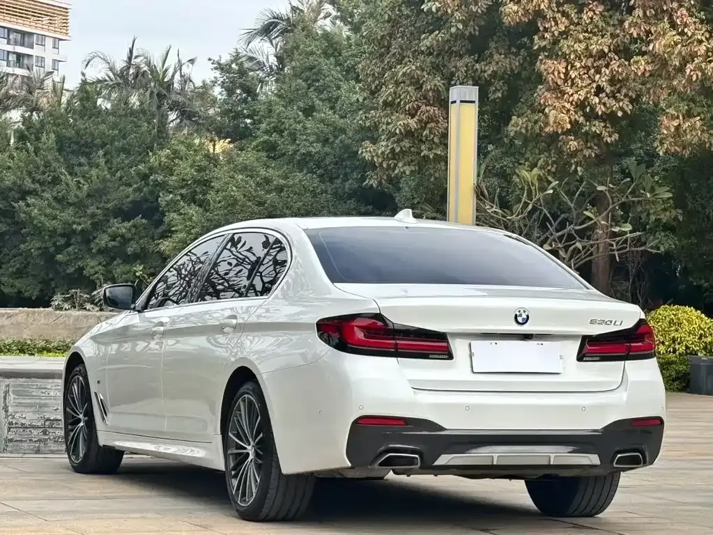 BMW 5 Series — фото 7